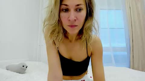 Snapshot of mona_cruz chatting on October 2025 04:37:01 AM Mona online show from October 2025 04:37:01 AM