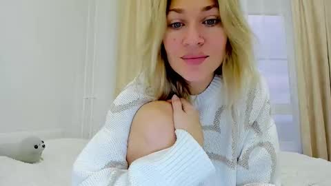 Snapshot of mona_cruz chatting on November 2025 04:55:02 AM Mona online show from November 2025 04:55:02 AM