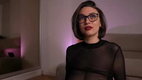 Snapshot of mona_lisss chatting on April 2026 10:42:02 AM Mona Lisss online show from April 2026 10:42:02 AM