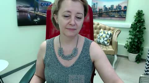 Snapshot of mona_w chatting on March 2026 11:05:01 AM Mona online show from March 2026 11:05:01 AM