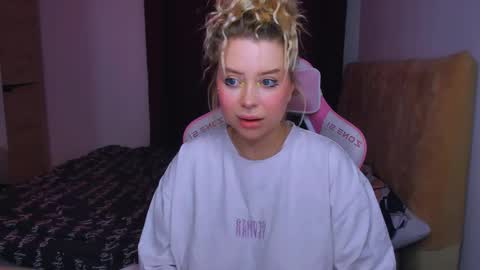 Snapshot of monalauu chatting on September 2025 12:59:02 AM online show from September 2025 12:59:02 AM