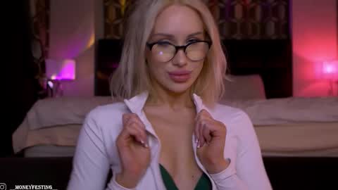 Snapshot of moneyfesting chatting on October 2025 12:44:02 AM Angelina online show from October 2025 12:44:02 AM