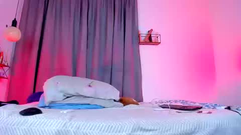 aleja      independent model       online show from February 2026 12:00:02 AM