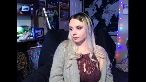 Snapshot of monica_lily chatting on December 2024 04:37:01 PM Monica online show from December 2024 04:37:01 PM