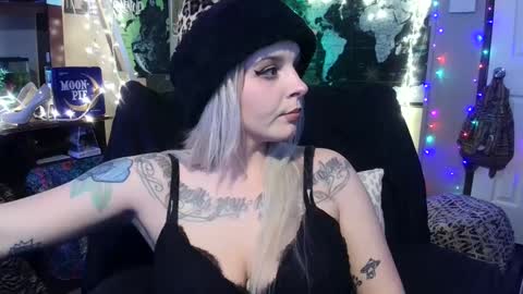 Snapshot of monica_lily chatting on December 2024 05:29:02 PM Monica online show from December 2024 05:29:02 PM