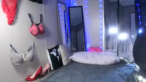 Snapshot of monica_lily chatting on May 2026 02:47:02 PM Monica online show from May 2026 02:47:02 PM