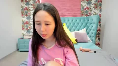 Monica online show from December 2025 04:14:02 PM