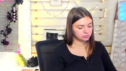 Monika online show from November 2025 01:55:02 PM