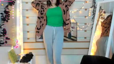 Monika online show from December 2025 01:29:02 PM