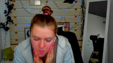 Snapshot of monika_youu chatting on April 2026 07:00:01 AM Monika online show from April 2026 07:00:01 AM