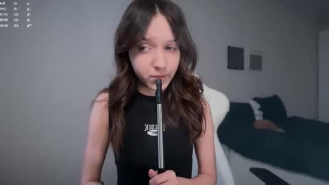 Snapshot of monnymoonn chatting on November 2025 08:25:01 AM Mary online show from November 2025 08:25:01 AM