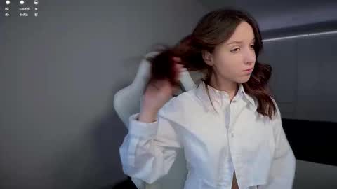 Snapshot of monnymoonn chatting on November 2025 07:51:02 AM Mary online show from November 2025 07:51:02 AM