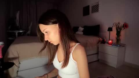 Snapshot of monnymoonn chatting on December 2025 11:41:02 AM Mary online show from December 2025 11:41:02 AM