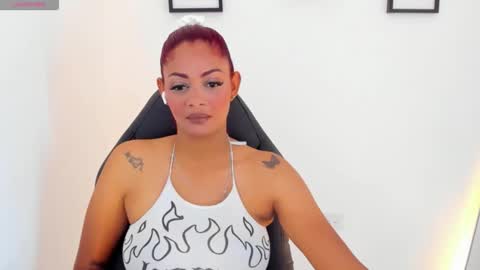 monserrat__1 online show from April 2026 08:23:01 PM