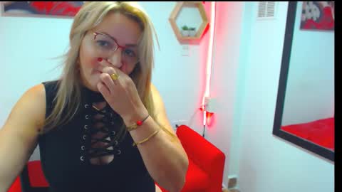 Snapshot of monserrat_diva chatting on September 2025 09:37:01 PM monserrat_diva online show from September 2025 09:37:01 PM