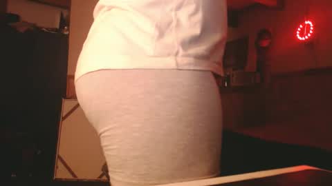 Snapshot of montana6897 chatting on February 2025 09:10:02 AM Kingalby817 online show from February 2025 09:10:02 AM