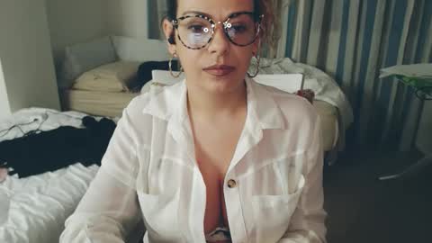 Monse online show from April 2026 07:58:02 PM