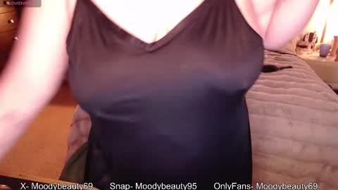 Snapshot of moodybeauty69 chatting on February 2025 03:27:01 PM Mia Bailey - M-T-W-T 10am EST online show from February 2025 03:27:01 PM