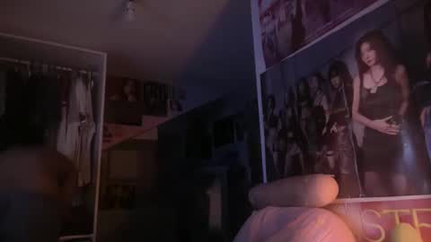 Snapshot of moon189049 chatting on September 2025 12:45:02 AM moon online show from September 2025 12:45:02 AM