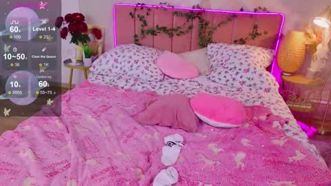 Snapshot of moon__bunny chatting on October 2025 04:59:02 PM Moon Bunny online show from October 2025 04:59:02 PM