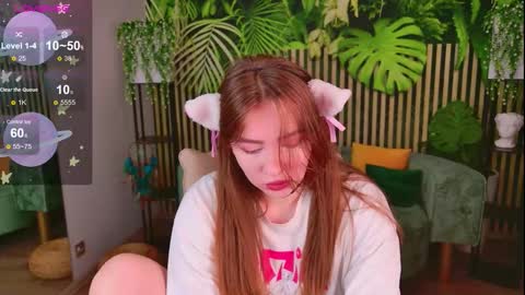 Snapshot of moon__bunny chatting on October 2025 04:07:01 PM Moon Bunny online show from October 2025 04:07:01 PM