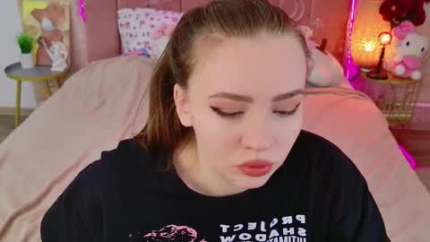 Snapshot of moon__bunny chatting on February 2026 12:22:02 PM Moon Bunny online show from February 2026 12:22:02 PM