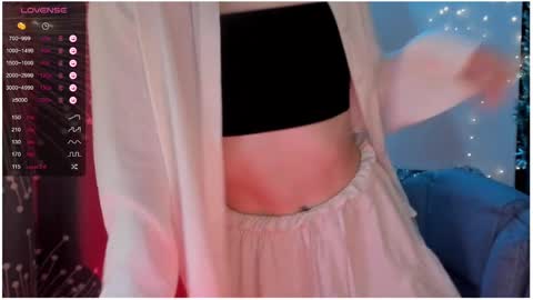 Snapshot of moon__girl chatting on December 2024 10:25:01 PM Roxy online show from December 2024 10:25:01 PM