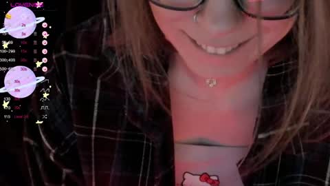 Snapshot of moon__girl chatting on April 2026 08:17:01 PM Roxy online show from April 2026 08:17:01 PM