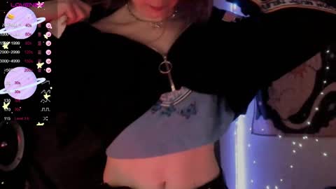 Snapshot of moon__girl chatting on April 2026 07:11:01 PM Roxy online show from April 2026 07:11:01 PM