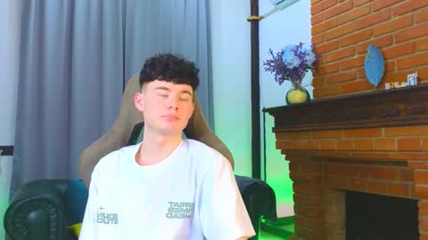 Snapshot of moon_gloww chatting on February 2026 12:45:02 PM moon_gloww online show from February 2026 12:45:02 PM