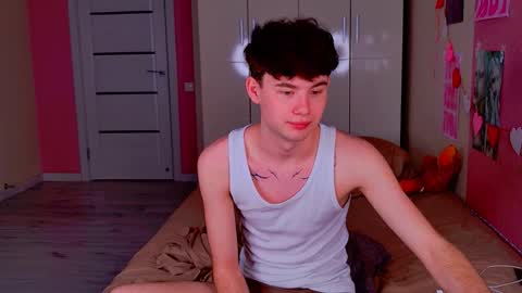 moon_gloww online show from March 2026 03:15:01 PM