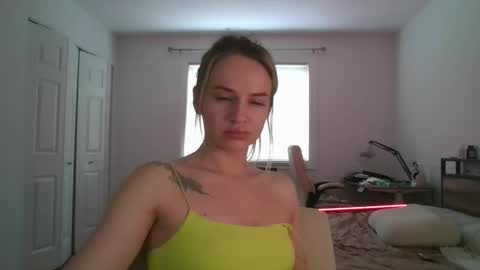 Snapshot of moon_light_girl chatting on May 2026 05:31:01 PM moon_light_girl online show from May 2026 05:31:01 PM