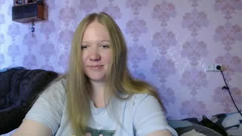 Snapshot of moon_linght000 chatting on June 2026 10:43:02 AM moon_linght000 online show from June 2026 10:43:02 AM