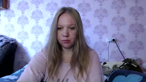 Snapshot of moon_linght000 chatting on June 2026 05:33:02 AM moon_linght000 online show from June 2026 05:33:02 AM