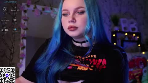 Snapshot of moon_valkyriie chatting on February 2025 09:23:01 AM Emilia online show from February 2025 09:23:01 AM
