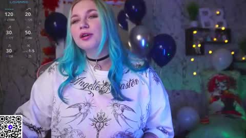 Snapshot of moon_valkyriie chatting on September 2025 06:35:02 AM Emilia online show from September 2025 06:35:02 AM