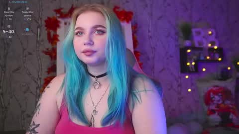 Snapshot of moon_valkyriie chatting on September 2025 08:48:02 AM Emilia online show from September 2025 08:48:02 AM