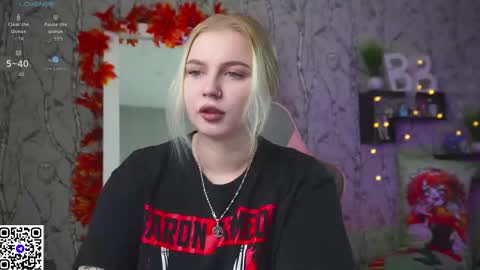 Snapshot of moon_valkyriie chatting on October 2025 09:10:01 AM Emilia online show from October 2025 09:10:01 AM