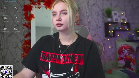 Snapshot of moon_valkyriie chatting on October 2025 07:53:02 AM Emilia online show from October 2025 07:53:02 AM