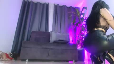 Snapshot of moon_wills chatting on November 2025 12:53:01 AM MOON online show from November 2025 12:53:01 AM