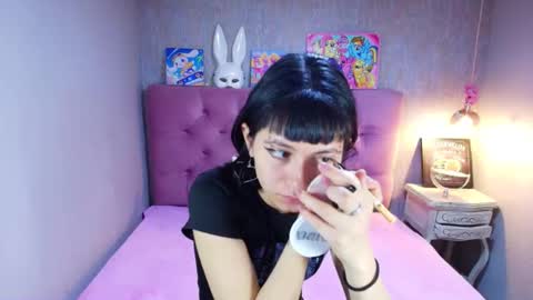 Snapshot of mooncharlotte chatting on May 2026 05:39:01 PM Charlotte online show from May 2026 05:39:01 PM
