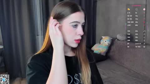 Snapshot of mooncutie_girl chatting on November 2025 03:22:01 PM Sophia online show from November 2025 03:22:01 PM