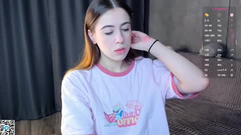 Snapshot of mooncutie_girl chatting on November 2025 02:28:02 PM Sophia online show from November 2025 02:28:02 PM