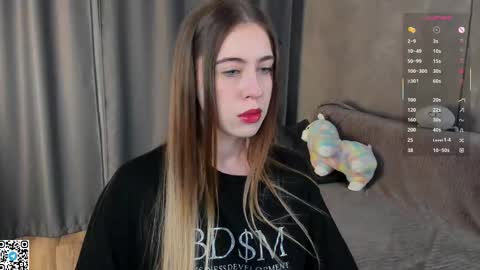 Snapshot of mooncutie_girl chatting on December 2025 03:21:02 PM Sophia online show from December 2025 03:21:02 PM