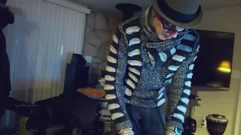 moondanceraa online show from December 2025 01:00:01 AM