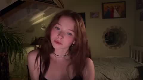 Snapshot of moonfaced_ chatting on August 2026 06:40:02 PM Ann online show from August 2026 06:40:02 PM