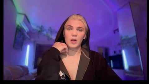 Snapshot of moonflamek chatting on March 2026 08:20:02 PM moonflamek online show from March 2026 08:20:02 PM