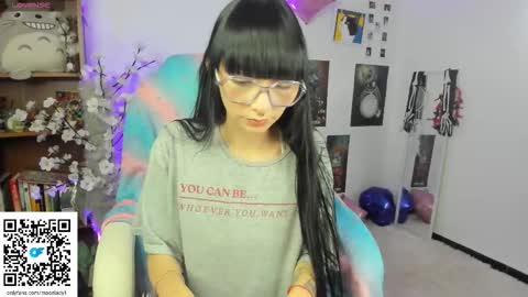 MOON  online show from November 2025 10:43:01 PM