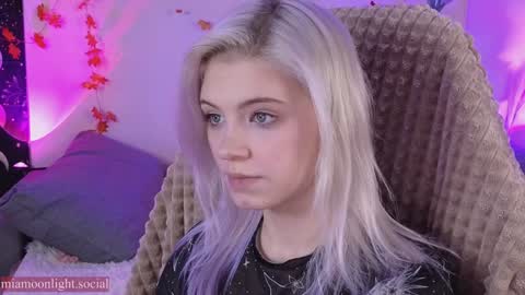 Mia   online show from December 2024 05:22:01 PM