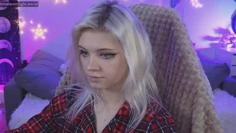 Mia   online show from December 2024 04:37:01 PM